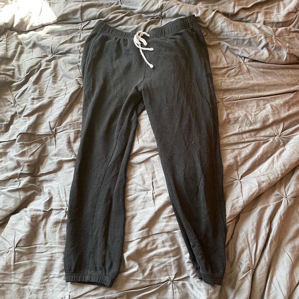 Black Comfortable Crop Joggers